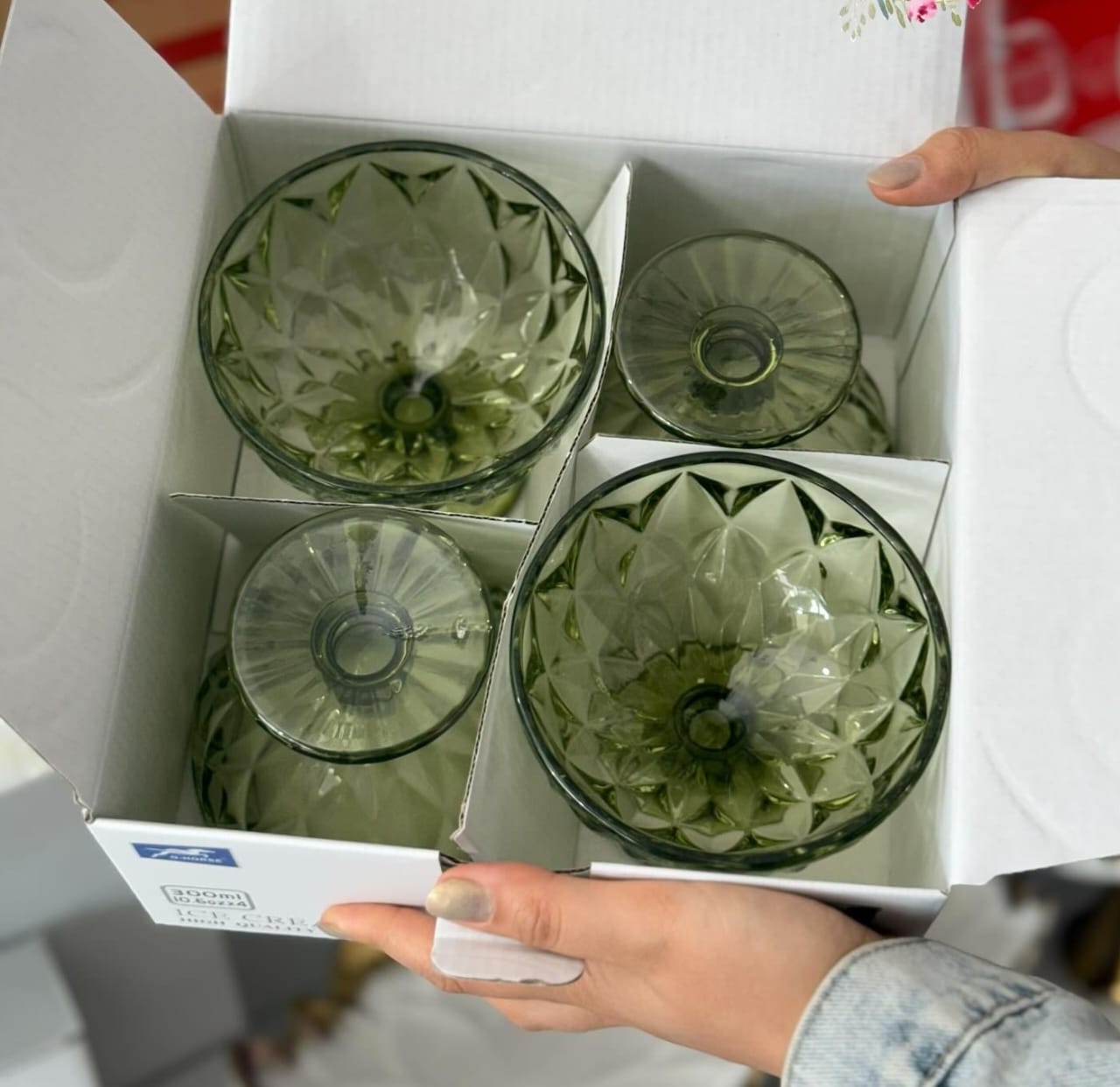 بستنی خوری