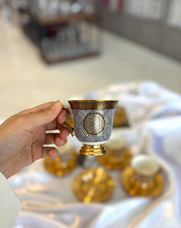 فنجان و نعلبکی