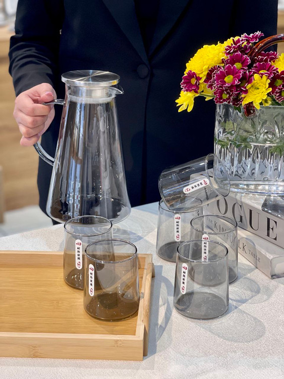 پارچ و لیوان