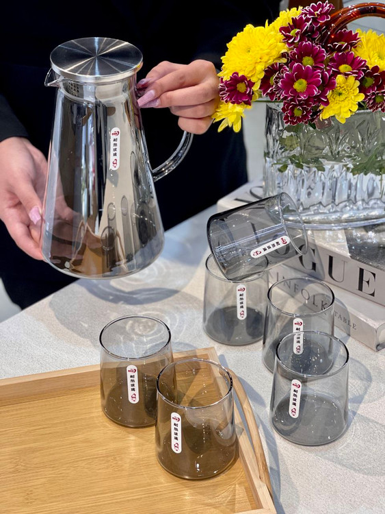 پارچ و لیوان