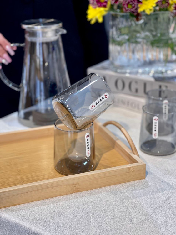 پارچ و لیوان