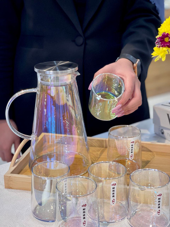 پارچ و لیوان